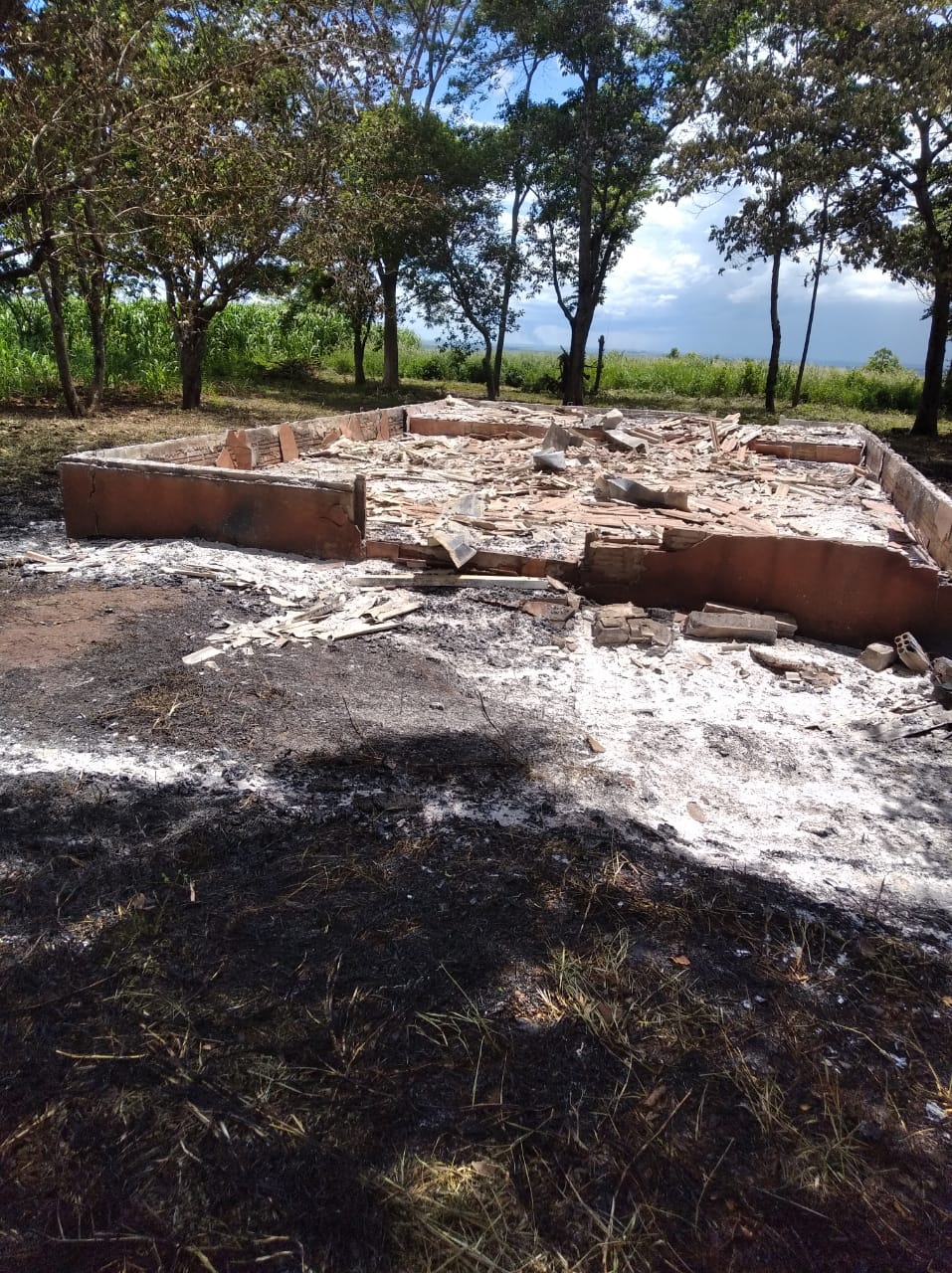 Queman una capilla en Yhovy distrito de Ybyrarobaná