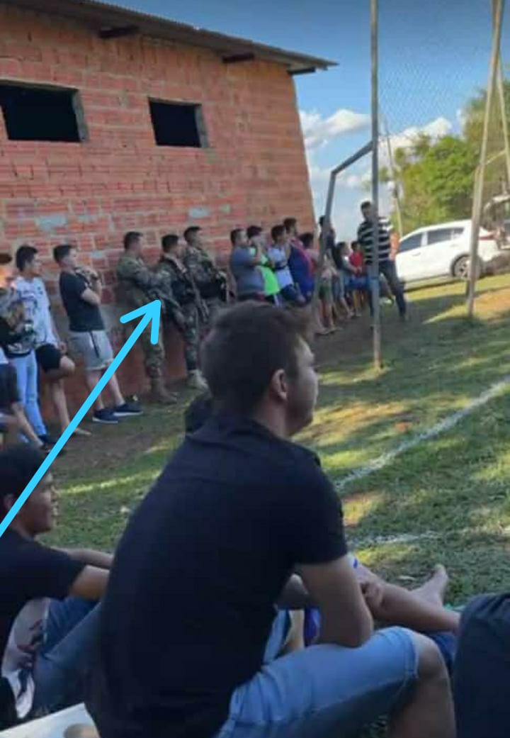 Farra y fútbol con protección policial mientras muchos mueren por Covid-19