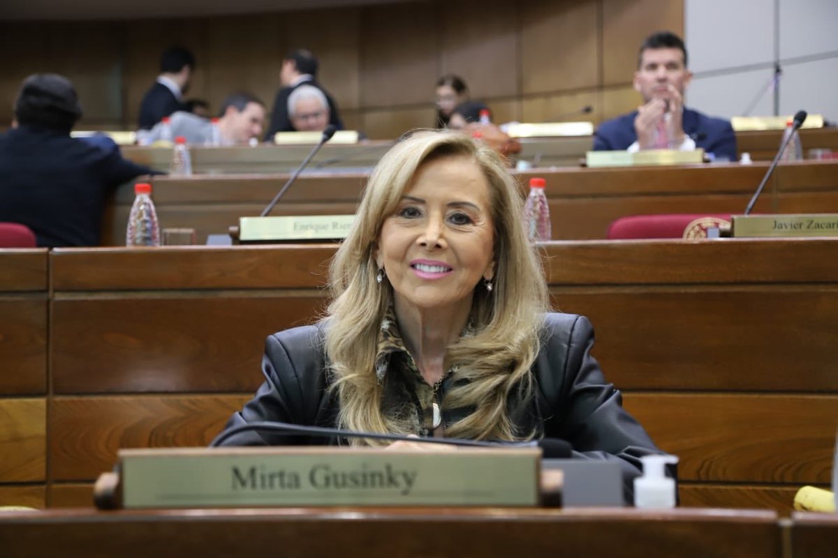 Renunció mentirosa senadora Mirta Gusinky
