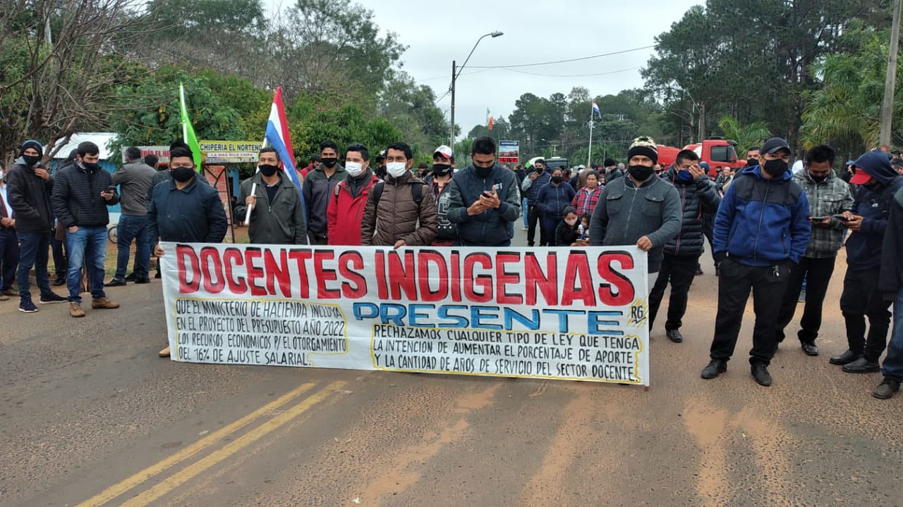 Docentes, indígenas y camioneros se manifiestan en Canindeyú