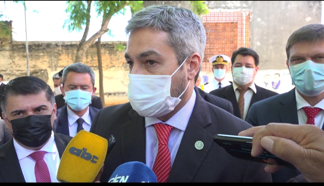 Presidente aclara que vacuna a alumnos no es obligatoria