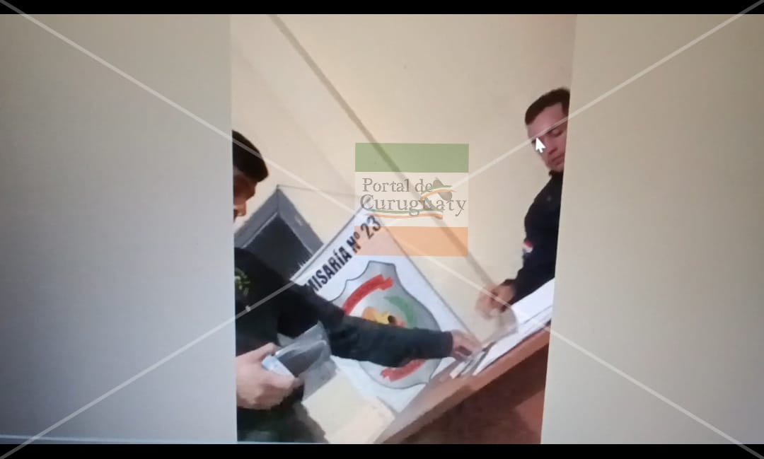 VÍDEO. Policía filmado recibiendo supuesta coima en comisaría
