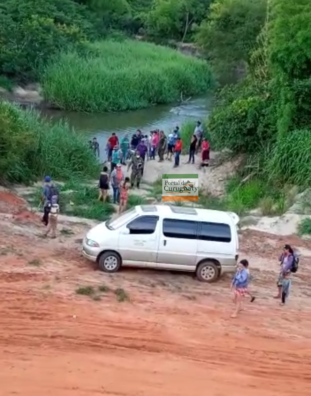 VÍDEO. Buscan a familiares de persona asesinada en Itanarã