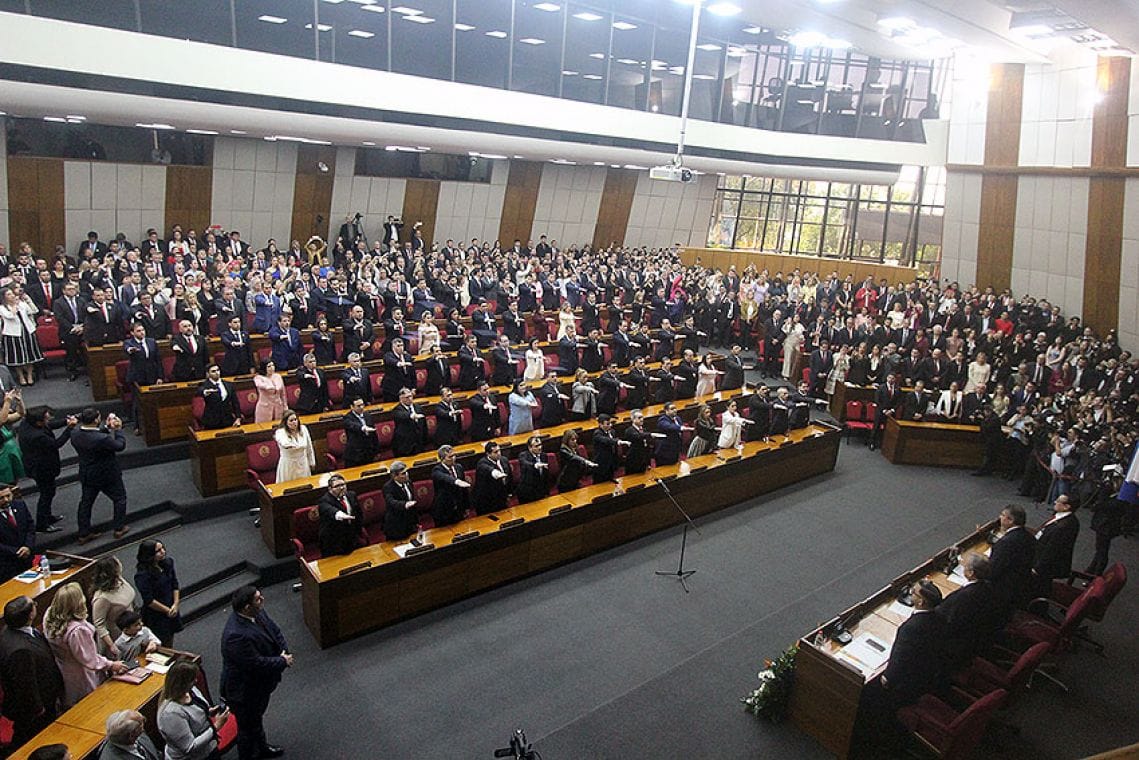 Cartista Raúl Latorre es nuevo presidente de la Cámara de Diputados