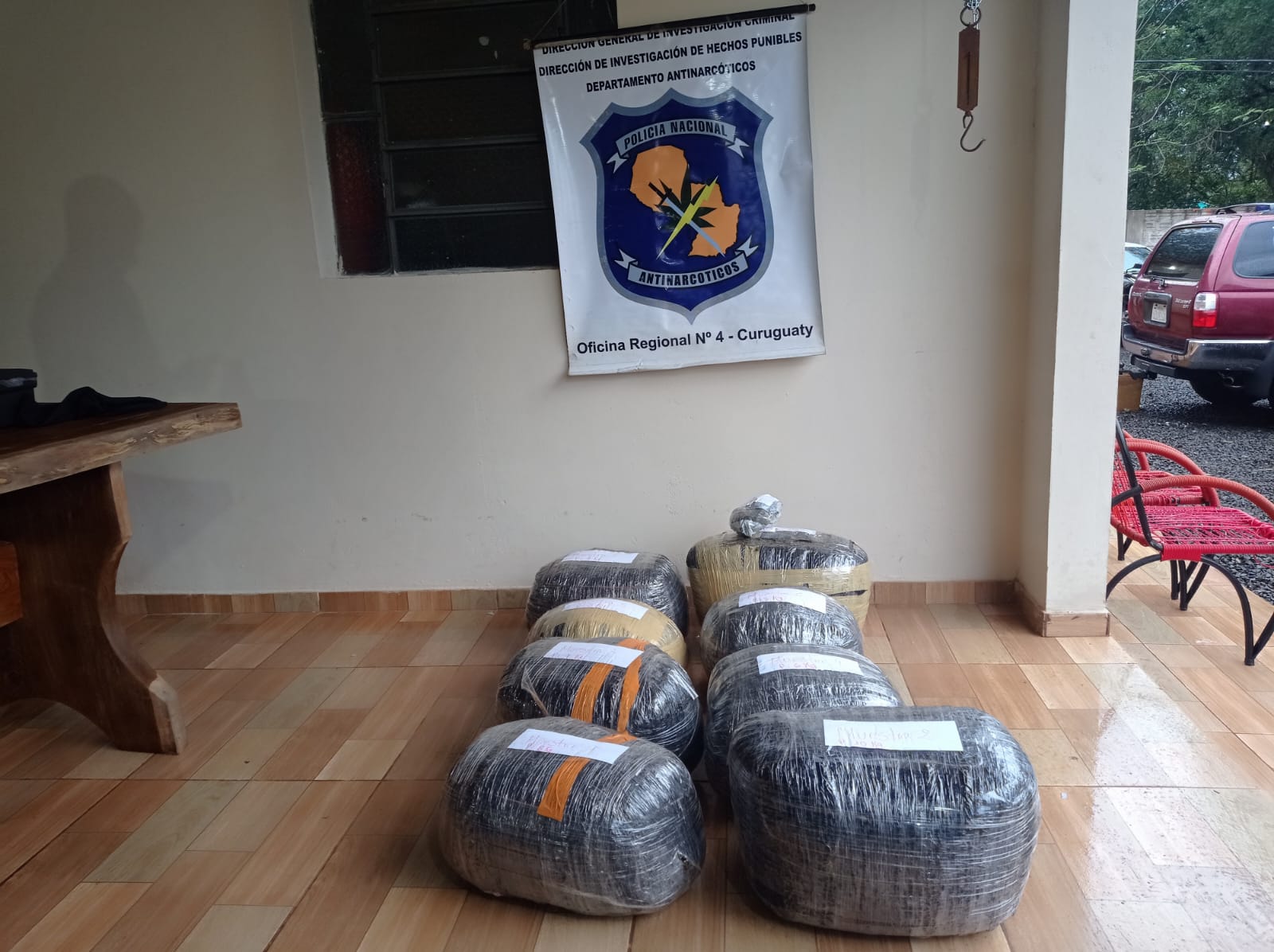 Detienen a un hombre con paquetes de presunta marihuana en Maracaná