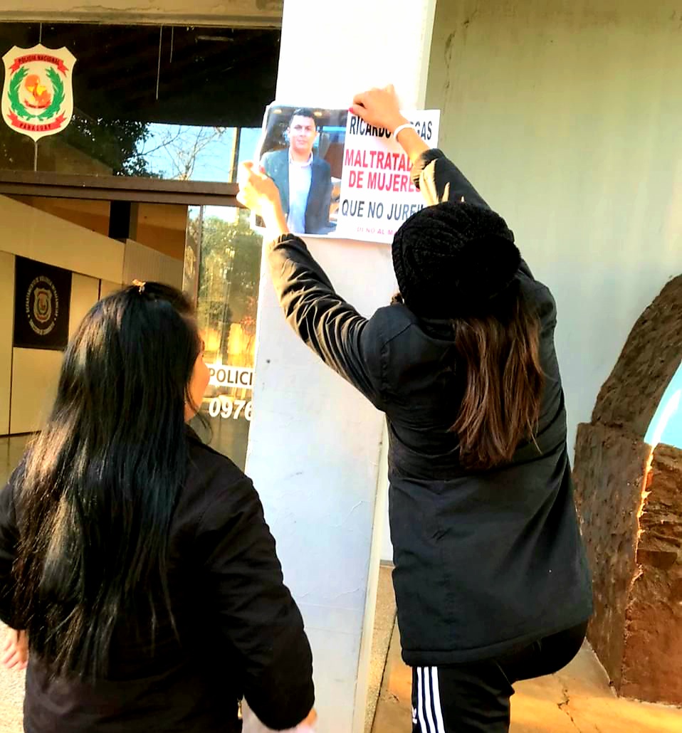Mujeres contra juramento de concejal departamental electo imputado por supuesta violencia intrafamiliar