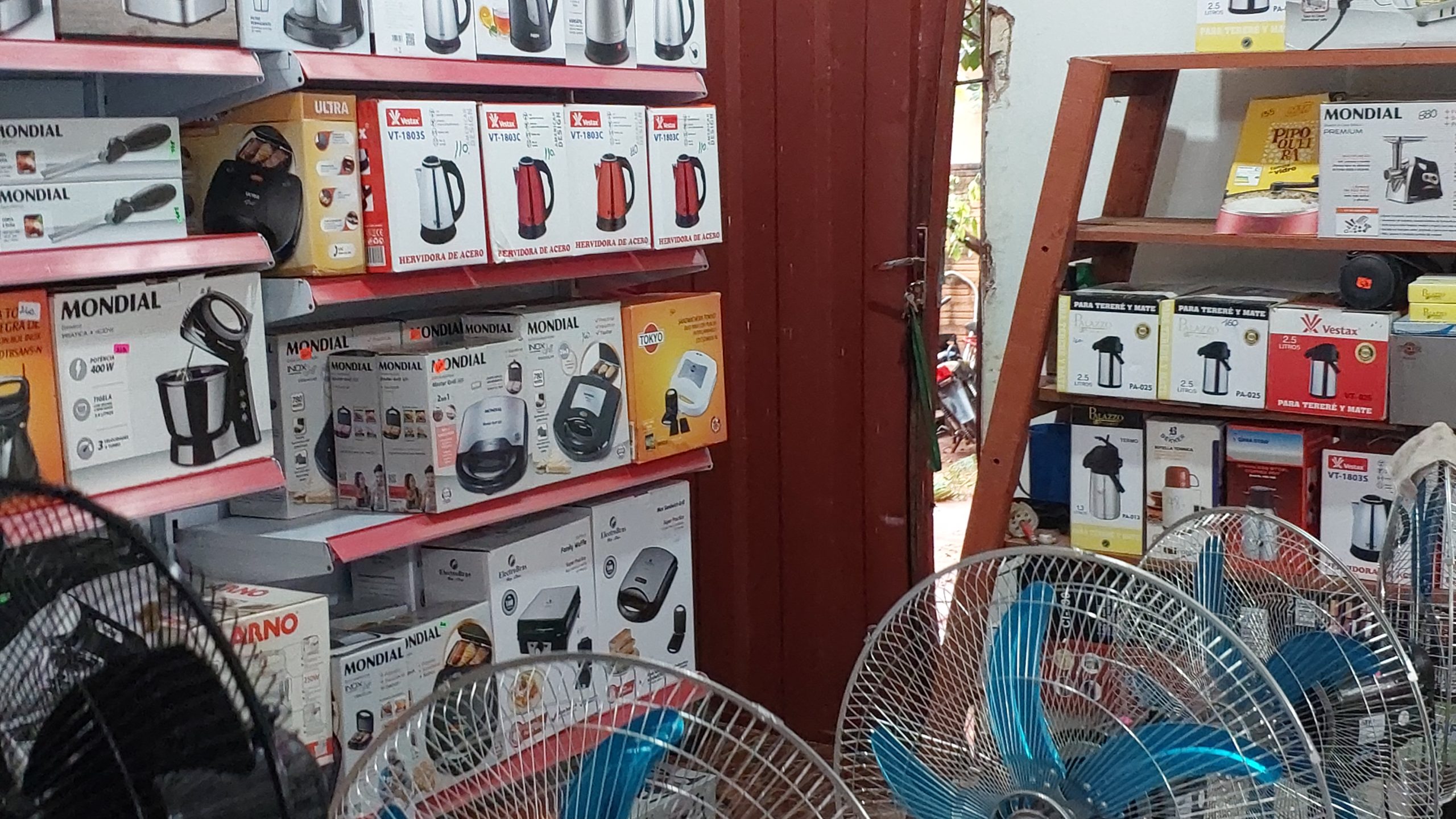 Ladrones hurtan local comercial a 20 metros de la comisaría 5ta. de Curuguaty