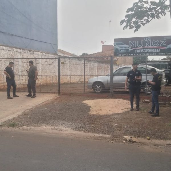 Balean a propietario de playa de autos en PJC