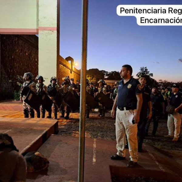 Allanan cinco cárceles en busca de evidencias de un asesinato