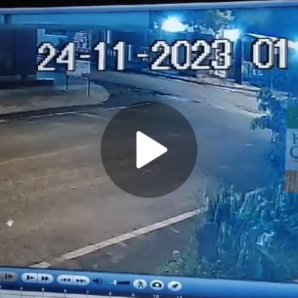 VÍDEO. Rompieron el blindex para robar celulares de un local comercial de Curuguaty