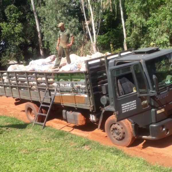 Militares colaboran camiones para trasportar mandioca en Canindeyú