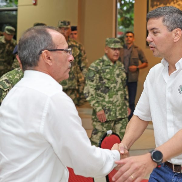 Gobierno condecora a agentes del operativo Dakovo e Ignis