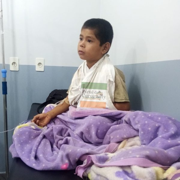 Por falta de traumatólogo pide ayuda para trasladar a su hijo a Asunción