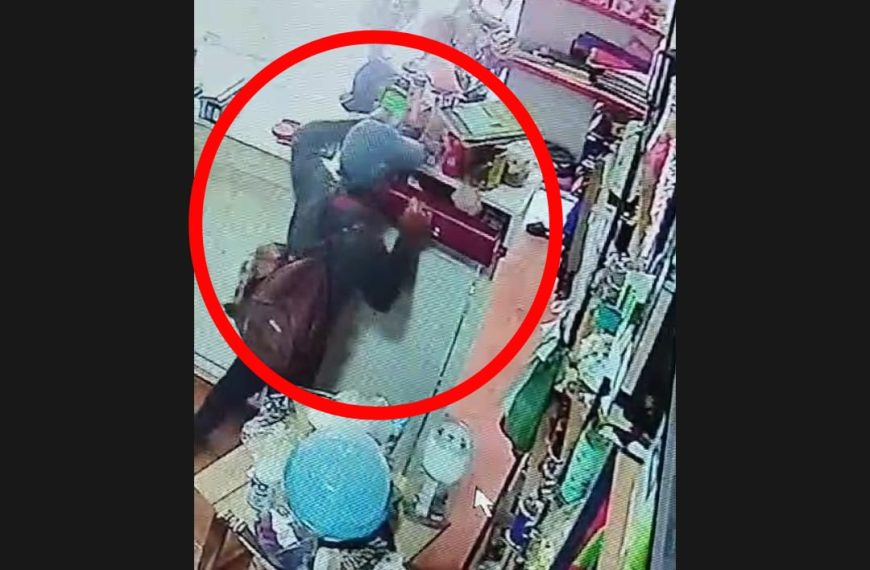 Menor funge de vendedor y hurta dinero de local comercial en Acepar
