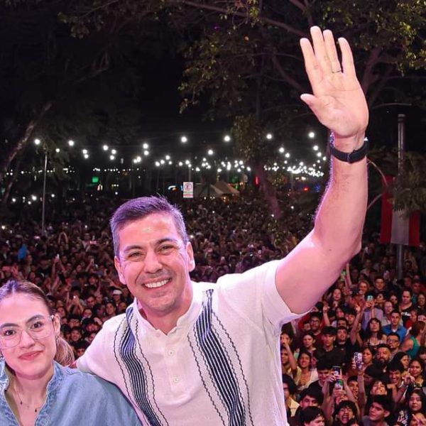 Jóvenes gritaron “Hijo de p…” a Santiago Peña