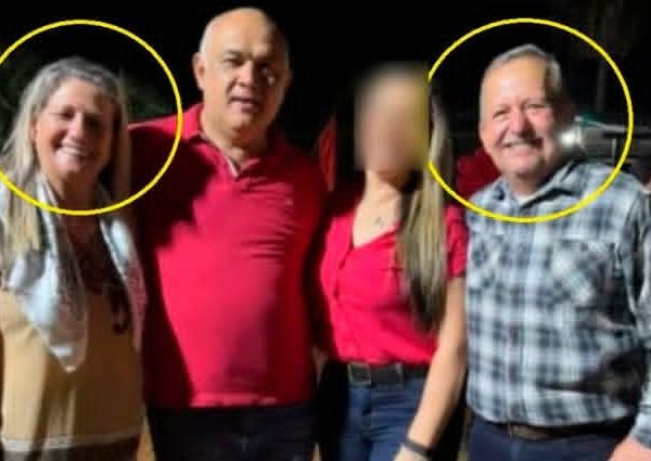 Hermano de Bachi celebró aniversario de la ANR con los padres de jueza que debe definir su sentencia