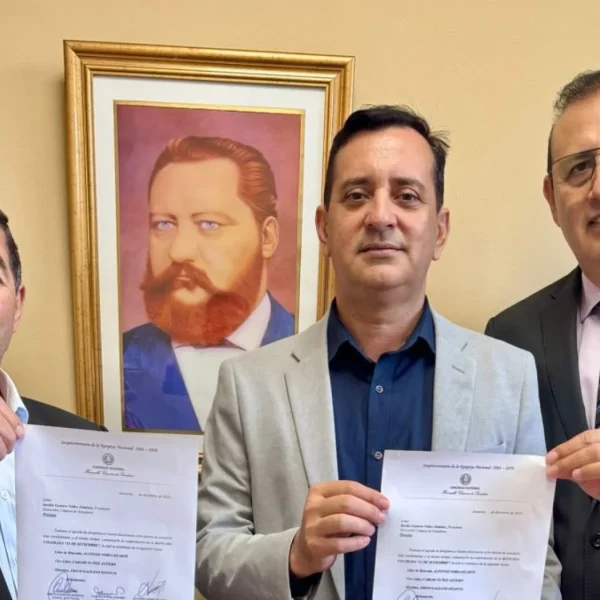 Núñez, Noria y Galeano oficializan nueva bancada colorada tras desprenderse de Honor Colorado