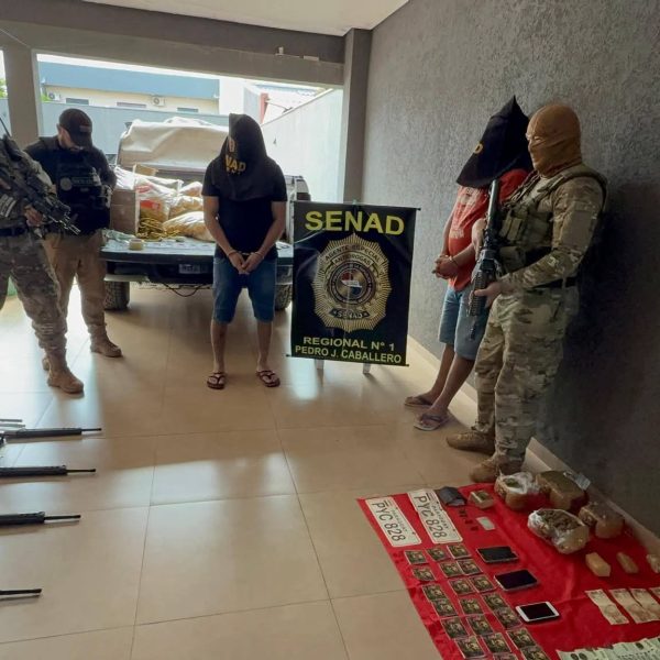 Operación arma mortal; SENAD incauta 30 fusiles y detiene a dos hermanos
