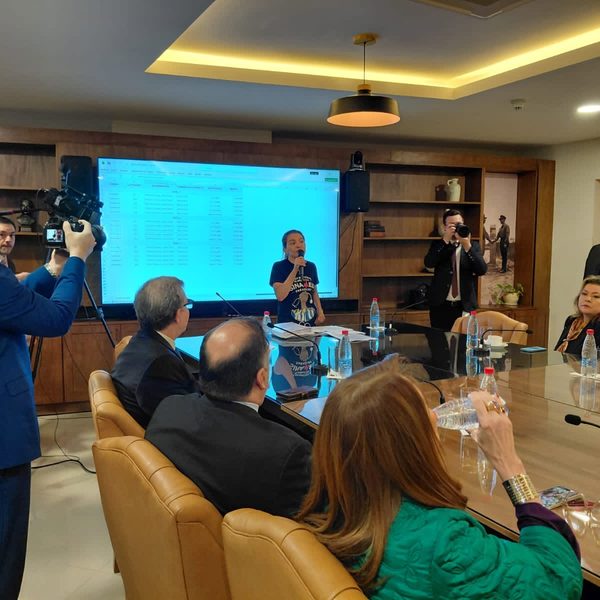 MÉDICOS RECHAZAN PROPUESTA DEL GOBIERNO, LA CALIFICAN DE “BURLA” Y RATIFICAN HUELGA
