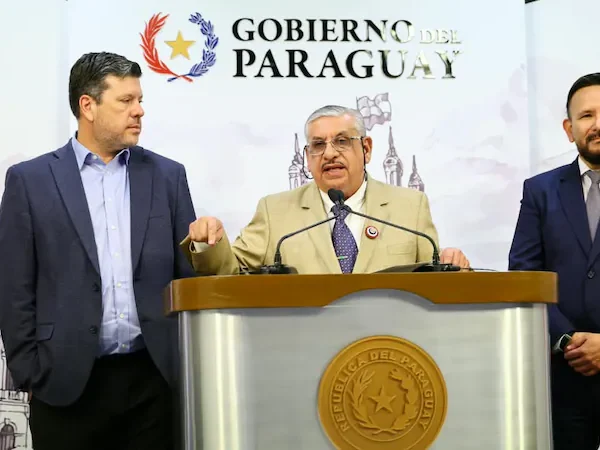 Isaias Fretes asume como nuevo ministro de Salud