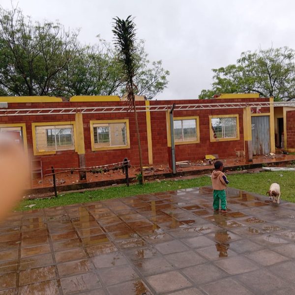 Temporal deja sin techo una escuela de Curuguaty